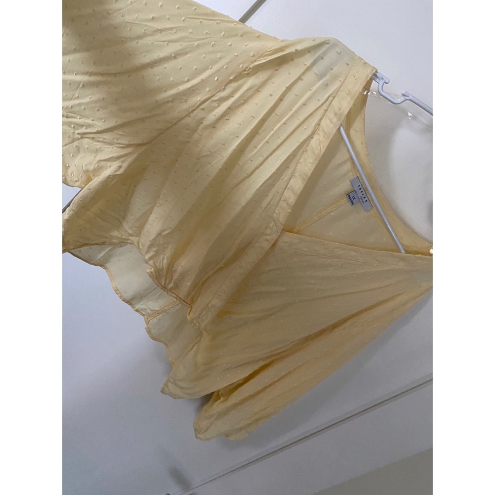 Plus size yellow crop top